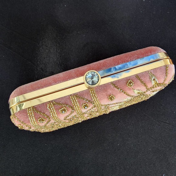 NWT Pink velvet clutch with gold zardozi, beads and sequins embroidery. - Picture 8 of 10